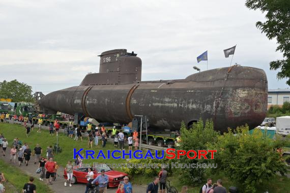 U-Boot-Transport-durch-Hilsbach-und-Weiler (© Siegfried Lörz)